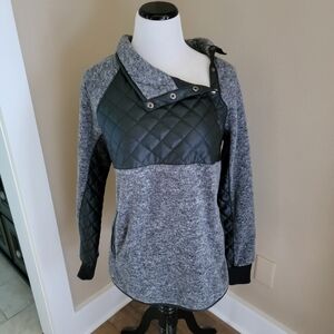 Sz. M Abercrombie & Fitch Gray and Black Asymmetrical Quilted Pullover